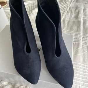 Anine Bing Irmelin Boots in Midnight Suede Pointed V-Cut Ankle Boots